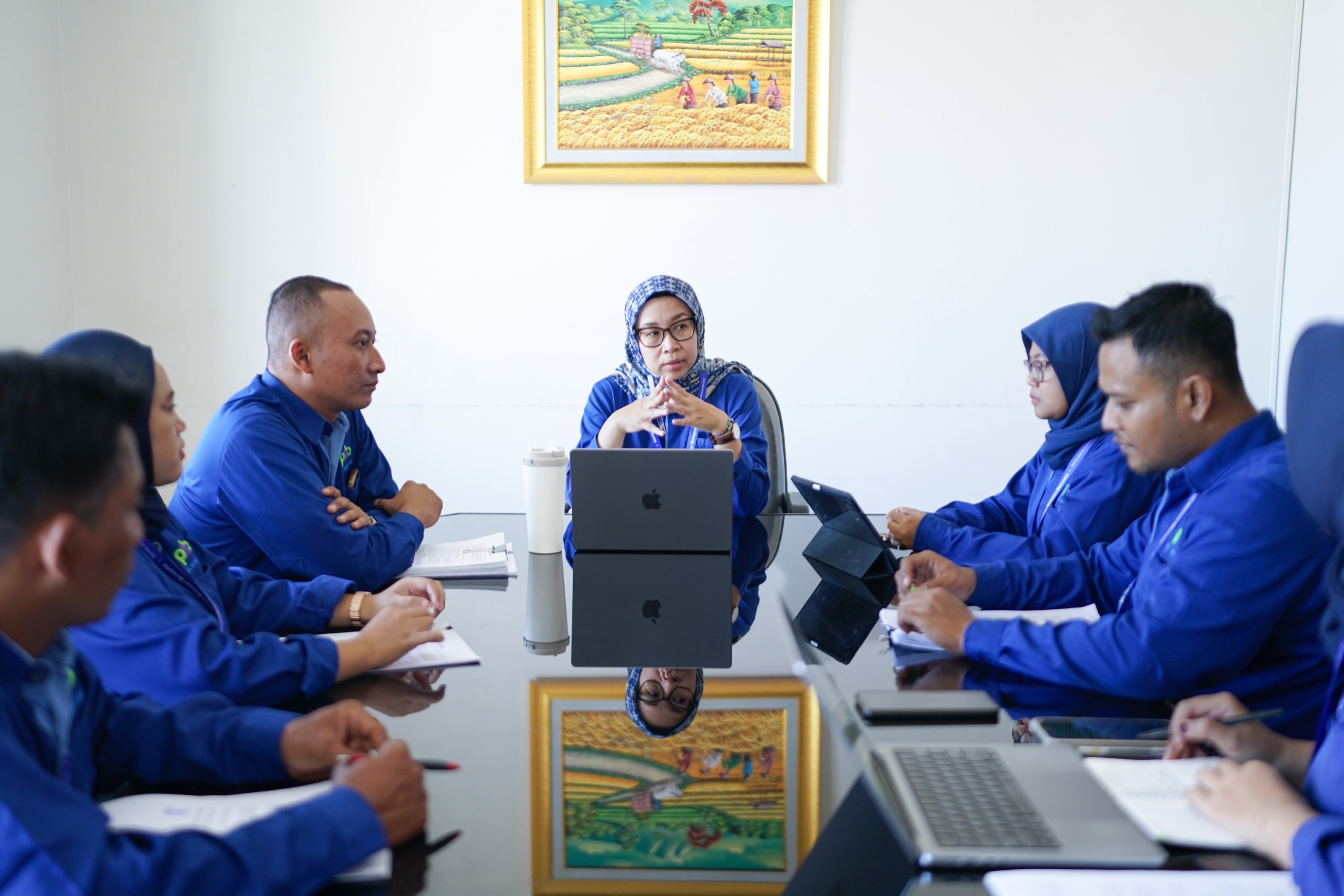 Rapat manajemen PMB di ruang rapat